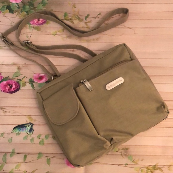 Baggallini Handbags - NWOT BAGGALLINI LARGE WALLET BAGG (khaki)